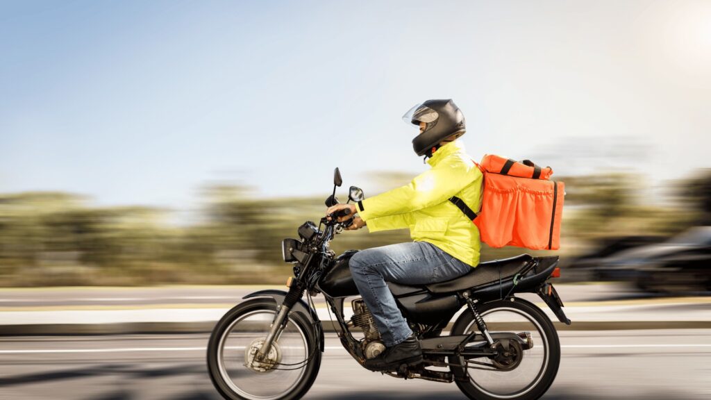 Descubra a importância do advogado trabalhista para motoboys e como garantir seus direitos com a ajuda da Dra. Marília Bazzan.