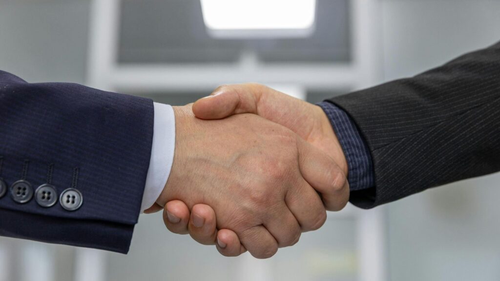 Problemas que você pode ter se trabalhar sem carteira assinada Trabalhar sem carteira assinada gera 5 riscos: sem FGTS, férias, 13º, INSS e segurança. Saiba como a Dra Marília Bazzan pode ajudar.