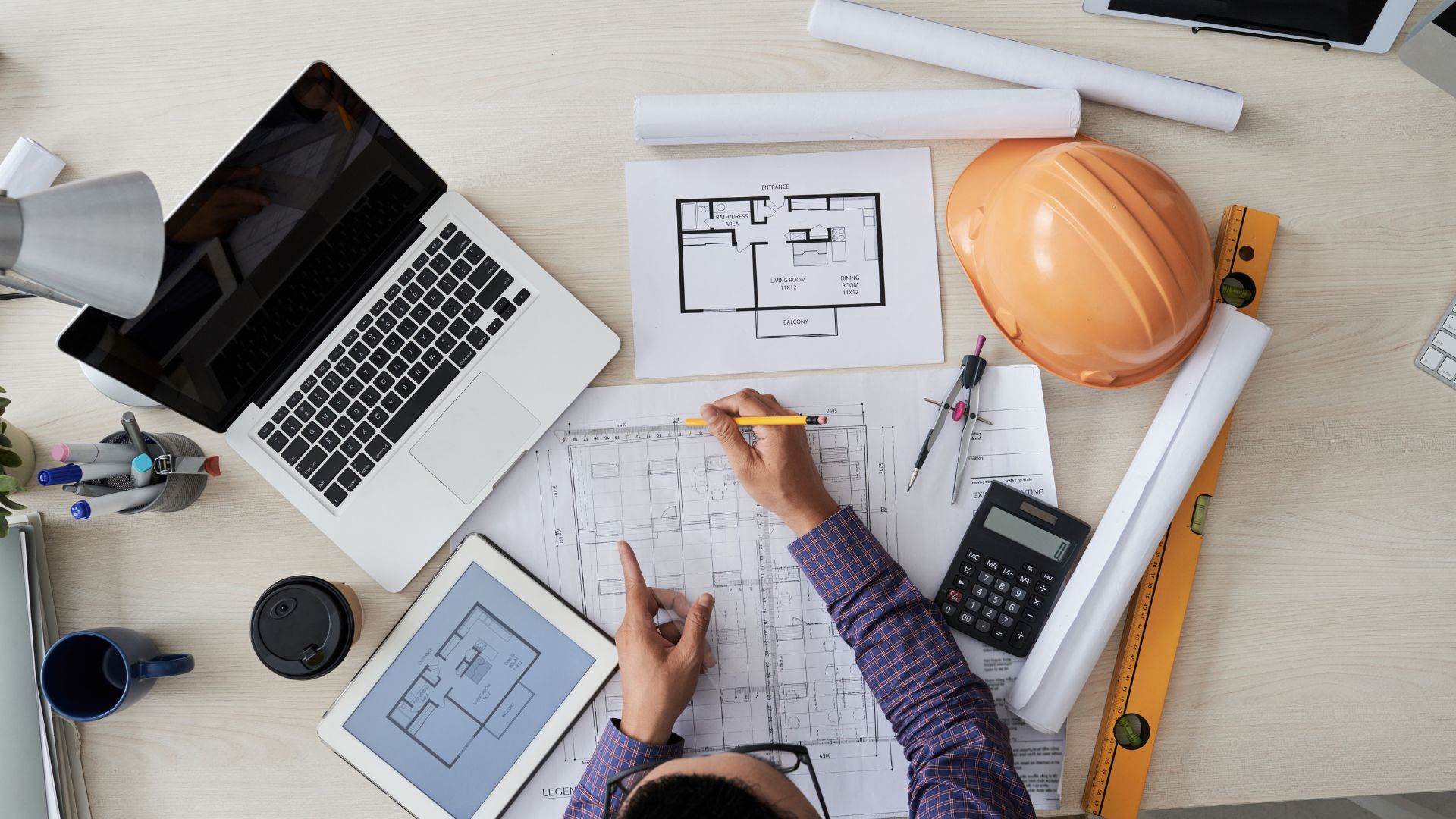 Conheça os direitos trabalhistas do engenheiro civil e tire suas dúvidas com a Dra Marília Bazzan, especialista em direito do trabalhador.