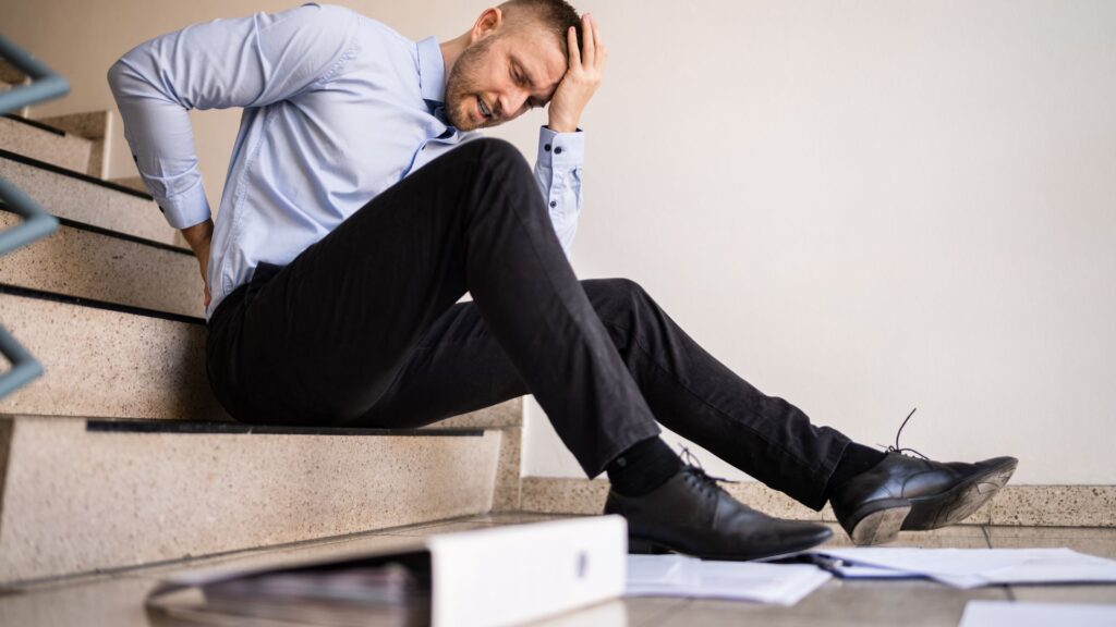 Acidente de trabalho sem carteira assinada? Você ainda tem direitos. Saiba como provar o vínculo e garantir indenização.
