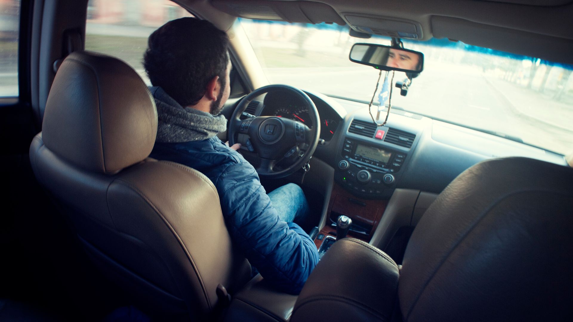 Descanso de 11 horas do motorista é obrigatório? Entenda a lei, seus direitos e o que fazer quando o intervalo não é respeitado.